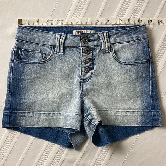 L.e.i. Tatum High-Rise Faded Jean Shorts - Picture 6 of 10